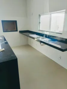 Casa com 3 Quartos à venda, 130m² no Jardim Universitário, Cuiabá