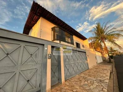 Casa com 3 Quartos à venda, 345m² no Nossa Senhora da Abadia, Uberaba