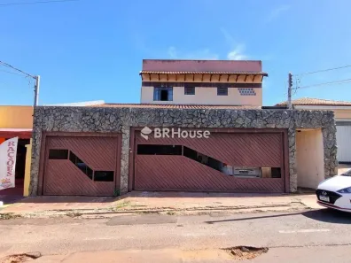 Sobrado com 4 Quartos à venda, 440m² no Monte Castelo, Campo Grande