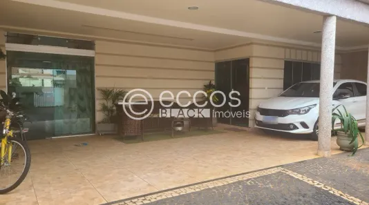 Casa com 5 Quartos à venda, 350m² no Granada, Uberlândia