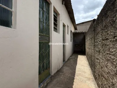 Casa com 2 Quartos para alugar, 40m² no Araguaia, Belo Horizonte