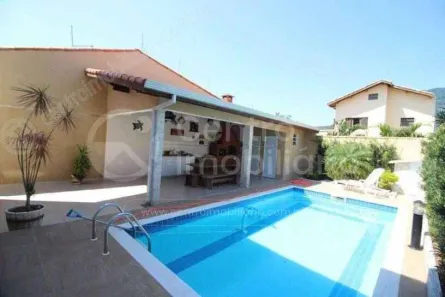 Casa com 6 Quartos à venda, 327m² no Centro, Peruíbe
