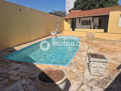 Casa com 4 Quartos à venda, 300m² no Presidente Roosevelt, Uberlândia