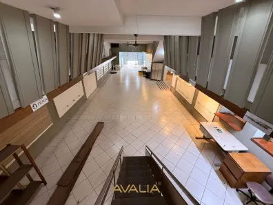com 3 Quartos para alugar, 470m² no Centro, Salto
