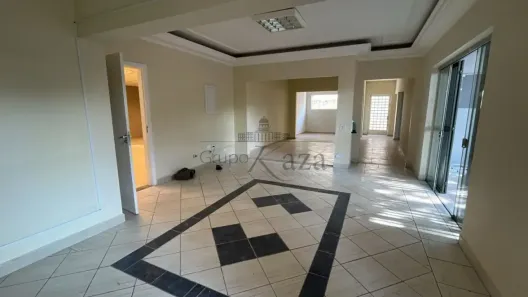 Imóvel Comercial com 4 Quartos para alugar, 442m² no Jardim Leonídia, Jacareí