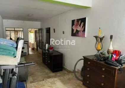 Casa com 3 Quartos à venda, 194m² no Santa Mônica, Uberlândia