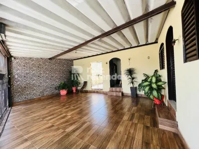 Casa com 3 Quartos à venda, 300m² no Setor Centro Oeste, Goiânia