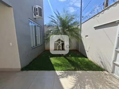 Casa com 3 Quartos para alugar, 230m² no Santa Rosa, Uberlândia