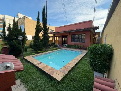 Casa de Condomínio com 3 Quartos para alugar, 210m² no Vila Valqueire, Rio de Janeiro
