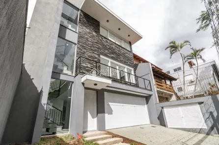Casa com 3 Quartos à venda, 294m² no Medianeira, Porto Alegre