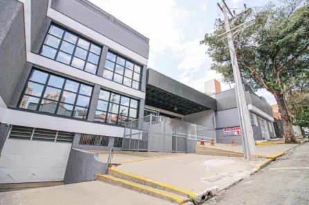 Ponto Comercial com 13 Quartos para alugar, 4200m² no Cambuci, São Paulo