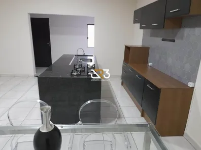 Casa com 3 Quartos para alugar, 135m² no Jardim Tókio, Londrina
