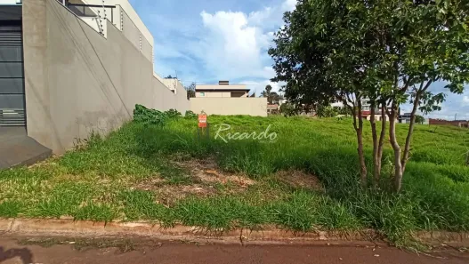 Lote/Terreno à venda, 335m² no Jardim Novo Imperial, Arapongas