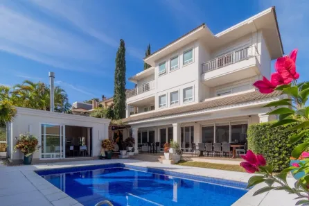 Casa de Condomínio com 5 Quartos à venda, 638m² no Pacaembu, Cascavel