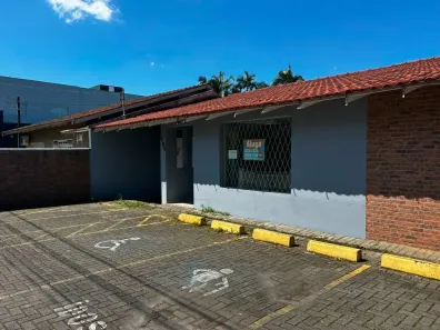 Imóvel Comercial com 7 Quartos para alugar, 146m² no Saguaçu, Joinville