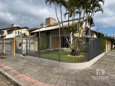 Casa com 4 Quartos à venda, 279m² no Itacorubi, Florianópolis