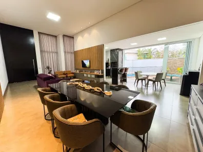 Casa de Condomínio com 4 Quartos à venda, 230m² no Jardim Botânico, Uberlândia