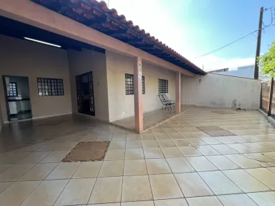 Casa com 3 Quartos para alugar, 180m² no João Paz, Londrina