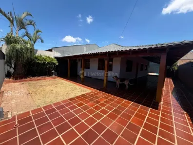 Casa com 3 Quartos à venda, 200m² no Coliseu, Londrina