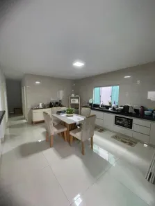 Casa com 3 Quartos à venda, 170m² no Setor Garavelo, Aparecida de Goiânia