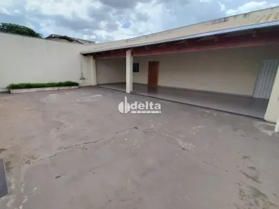 Casa com 2 Quartos à venda, 150m² no Jardim Europa, Uberlândia