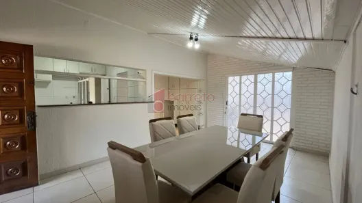 Sobrado com 4 Quartos para alugar, 228m² no Jardim Messina, Jundiaí