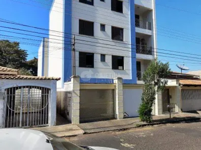 Apartamento com 3 Quartos para alugar, 107m² no Centro, Uberlândia