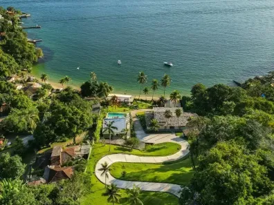 Casa com 10 Quartos para venda ou aluguel, 700m² no Vila Velha, Angra dos Reis