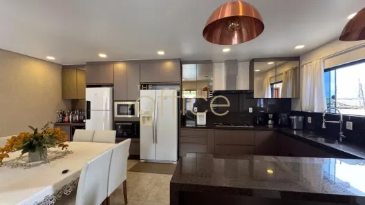 Sobrado com 3 Quartos à venda, 262m² no Vila Nova, Joinville