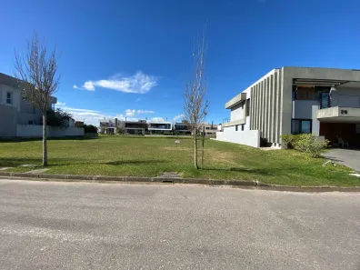 Lote/Terreno à venda, 420m² no Laranjal, Pelotas