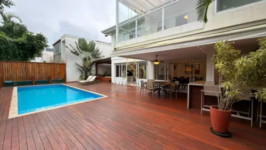 Casa de Condomínio com 5 Quartos para venda ou aluguel, 300m² no Bairro de Juquehy, São Sebastião
