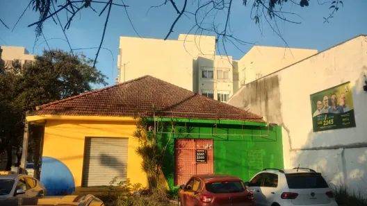 Casa com 2 Quartos à venda, 200m² no Passo da Areia, Porto Alegre