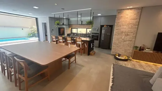 Casa com 3 Quartos à venda, 226m² no Universitário, Londrina