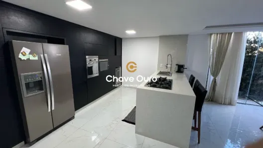 Sobrado com 4 Quartos à venda, 374m² no FAG, Cascavel