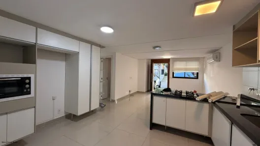 Casa de Condomínio com 3 Quartos para alugar, 148m² no Parque Rincão, Cotia