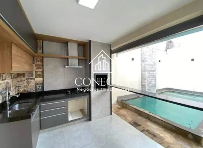 Casa com 3 Quartos à venda, 250m² no Jardim Patrícia, Uberlândia