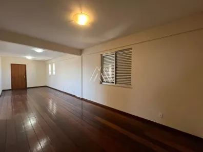 Apartamento com 4 Quartos para alugar, 171m² no Centro, Itaúna