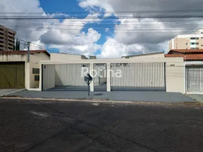 Casa com 2 Quartos para alugar, 50m² no Segismundo Pereira, Uberlândia