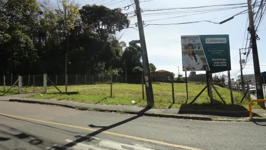 Lote/Terreno para alugar, 2200m² no Santa Cândida, Curitiba