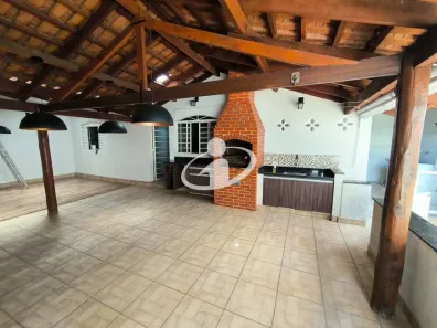 Casa com 3 Quartos para alugar, 240m² no Santa Mônica, Uberlândia
