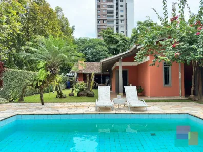 Casa com 3 Quartos à venda, 225m² no Glória, Joinville