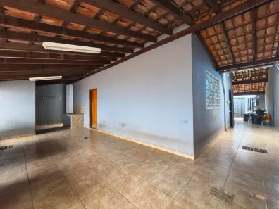 Casa com 3 Quartos para alugar, 100m² no Saraiva, Uberlândia