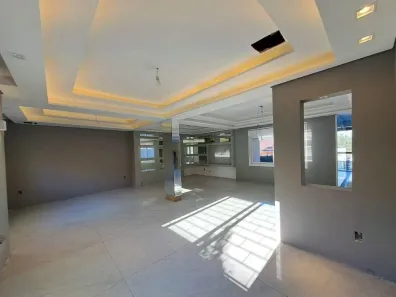 Casa com 2 Quartos à venda, 370m² no Três Figueiras, Porto Alegre