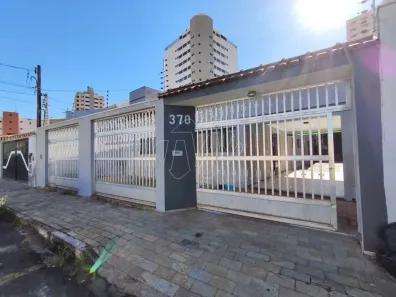 Casa com 3 Quartos para alugar, 244m² no Centro, Araraquara