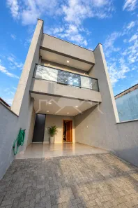 Sobrado com 3 Quartos à venda, 130m² no Petrópolis, Joinville