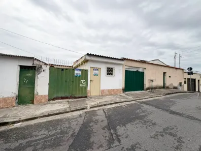 Casa com 2 Quartos para alugar, 55m² no Planalto, Belo Horizonte