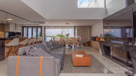 Casa com 3 Quartos à venda, 320m² no Vila Assunção, Porto Alegre