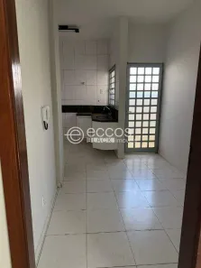 Prédio Comercial com 3 Quartos à venda, 260m² no Santa Mônica, Uberlândia