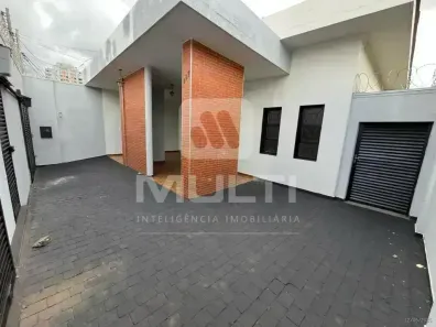 Casa com 3 Quartos para alugar, 300m² no Centro, Uberlândia