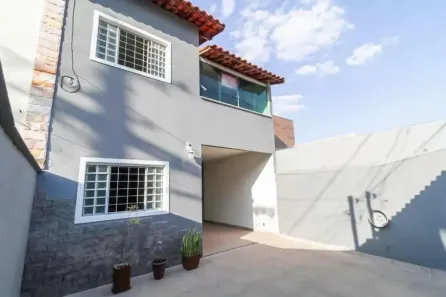 Casa com 4 Quartos para alugar, 200m² no Santa Terezinha, Belo Horizonte